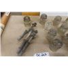 Image 4 : 31 Vintage Clear Glass Insulators, 3 Metal Insulator Screw Stands