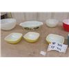 Image 3 : 10 Pyrex, Fire King Mixing Bowls, Casserole, Dishes