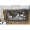 Image 2 : (2) Honda Gold Wing GL1800 Die Cast Bikes 1:12 Scale with Box