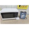 Image 1 : Hamilton Beach 1500W Microwave + Slap Chop - Works