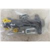 Image 4 : Lot of 4 TEU - F31A5-40301 Brake Master Cylinders - New Sealed