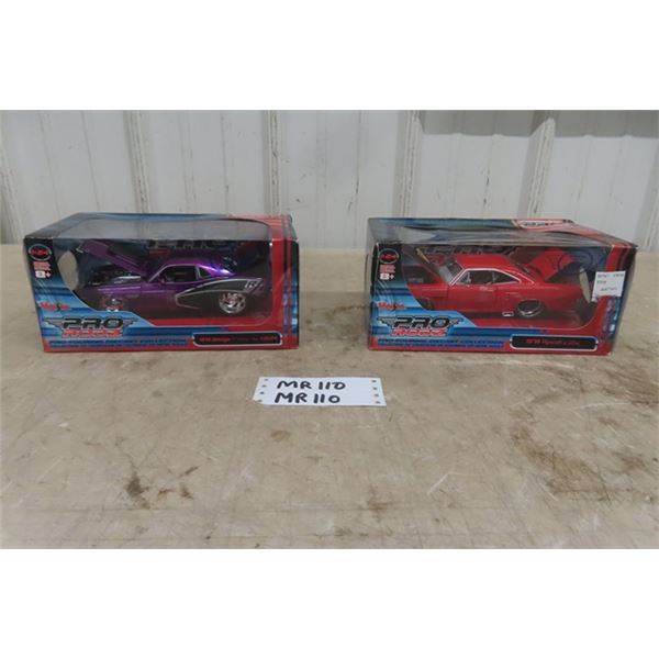 Maisto Pro Rodz '70 Dodge Challenger, '70 Dodge GTX 1: 24 Scale