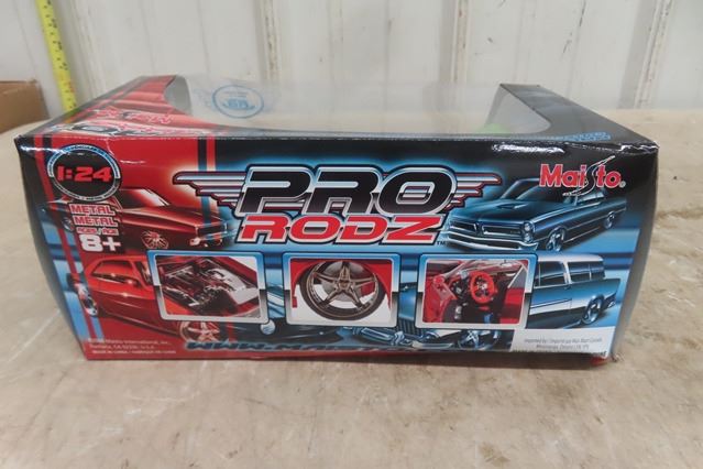 Pro Rods Diecast Maisto Pro Rods '70 Challenger, Maisto 2000 SSR Concept Die Cast Cars 1 ...