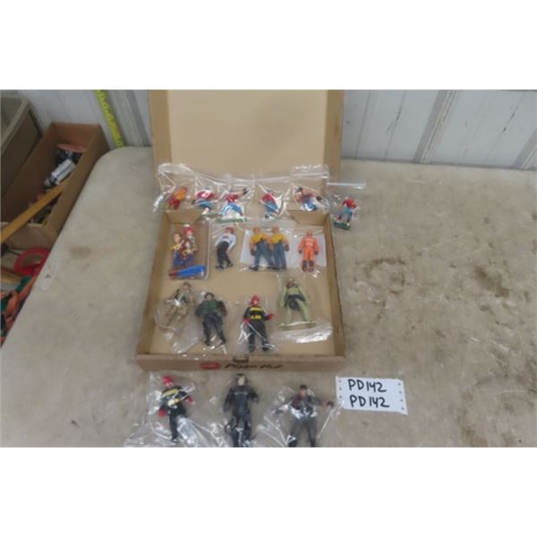 20 Toy Figures ;Baseball, Firemen, Tonka Man, Borg Figure plus more 