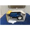 Image 1 : Row Crop Tractor 1:16 Scale Die Cast with Box