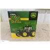 Image 4 : Ertl John Deere 7330 Lights + Sounds Tractor in Box 1:16 Scale