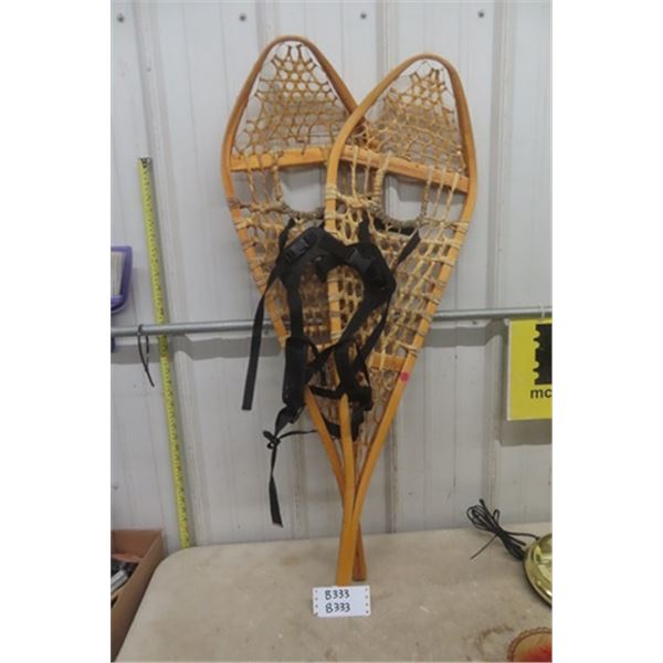 Pair of Vintage Snowshoes 12 ×41 
