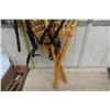 Image 3 : Pair of Vintage Snowshoes 12"×41"