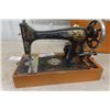 Image 3 : Singer Sewing Machine with Wooden Carry Box 