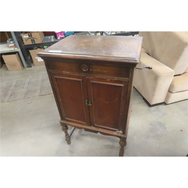 RCA Victor Gramophone + Cabinet 19.5"×25.5"×42" - 1 Door Needs New Hinges