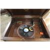 Image 2 : RCA Victor Gramophone + Cabinet 19.5"×25.5"×42" - 1 Door Needs New Hinges