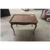 Image 4 : Antique 4 Leg End Table 18"×18"×26"