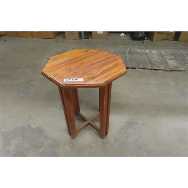 Small Wooden Octogan Top End Table 18"×18"×21.5"