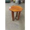 Image 2 : Small Wooden Octogan Top End Table 18"×18"×21.5"