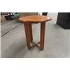 Image 4 : Small Wooden Octogan Top End Table 18"×18"×21.5"