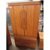 Image 5 : Oak 4 pc Bedroom Suite: 6 Drawer 1 Door Dresser 18" x 35" x 54" , 2 Door 2 Drawer Armoire 21" x 36" 