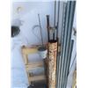 Image 4 : Pallet with Metal Pipe, Threaded Rod, Plastic Pieces plus more