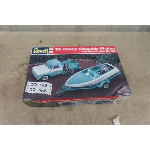 Revell '65 Chevy Pick Up + Hemi Hydro Combo Boat + Trailer 1:25 Scale