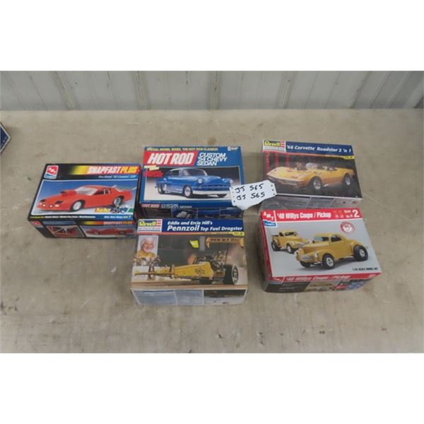 (5) 1:25 Scale Auto Models - 1 Factory Sealed ; '68 Corvette Roadster, '40 Willy Coupe/ Pick Up, Dra