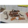 Image 1 : 5 Vintage Wood Planes: 2 for Molding,  3 Block & Stone Pull Hook 
