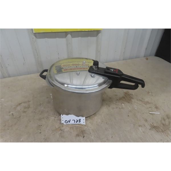 Fresco Pressure Cooker- New or Used Very Little 