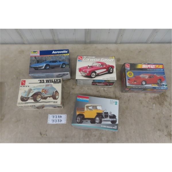 5 Model Kits ; '92 Camaro- Sealed, '29 Ford Pick Up, '33 Willy's Coupe, '57 Corvette, Aerovette - 1: