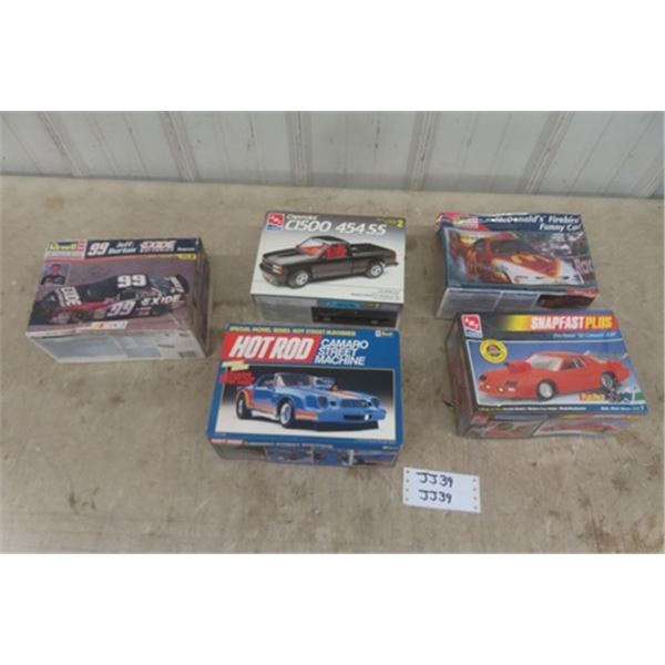 5 Model Kits; ' 92 Camaro - Sealed, Mcdonald's Funny CAr - Sealed, Chevy C1500 454 SS, Camaro Street