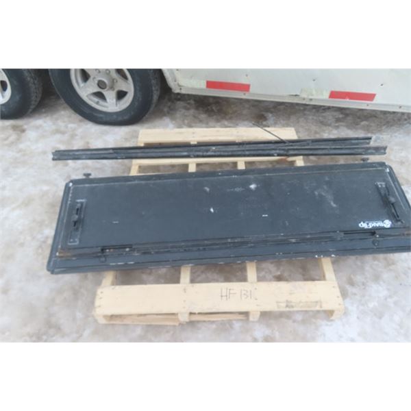 GMC 2004-07 GMC Tonneau Cover 6' 