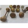 Image 2 : 17 Door Knobs - Mostly Brass - 2 Glass