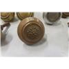 Image 6 : 17 Door Knobs - Mostly Brass - 2 Glass