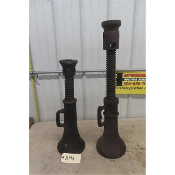 2 Heavy Duty Screw Type Building Jacks McSherry Auction Service Ltd.