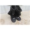 Image 4 : 2 Pairs of Manitoba Mukluks - Short Boots Ladies Sz 9 + Taller Boots Ladies Sz 8