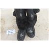 Image 5 : 2 Pairs of Manitoba Mukluks - Short Boots Ladies Sz 9 + Taller Boots Ladies Sz 8