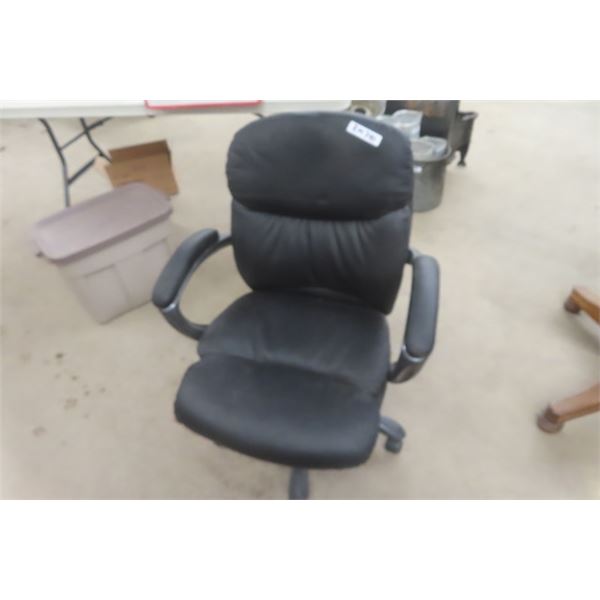 Deluxe Office Chair - Broken Wheel