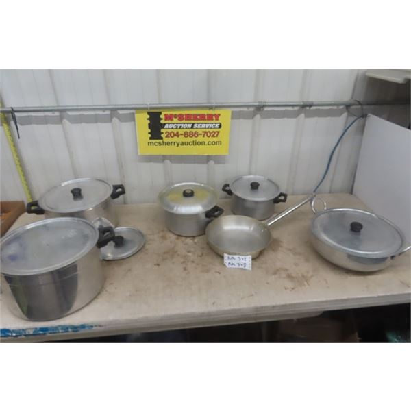 Kitchen / Camping Pots with Lids