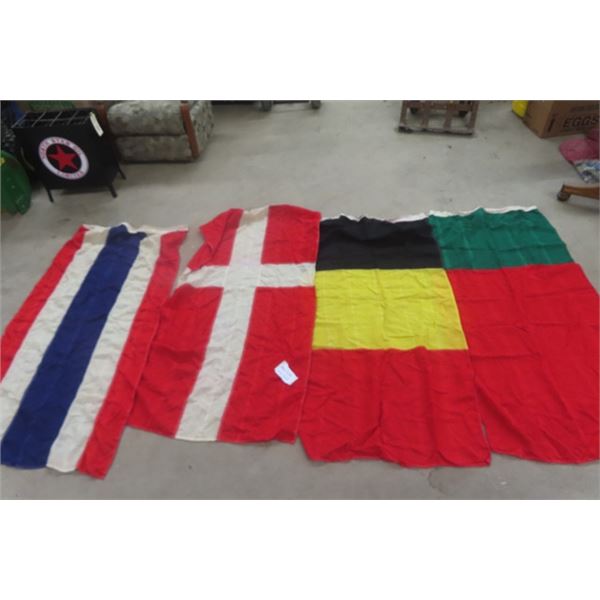 4 Vintags Flags - Various Countries - 32"×64"