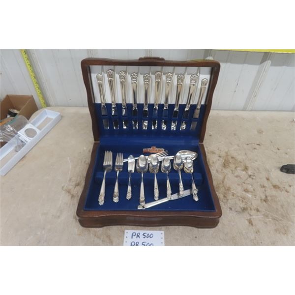 63 pcs 1847 Rogers 'Eternally Yours' Silverplate Cutlery Set in Wooden Chest