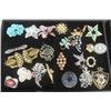 Image 2 : Tray of Vintage Brooches + 1 Tray of Rhinestone Jewelry: Necklaces, Bracelets, Earrings 