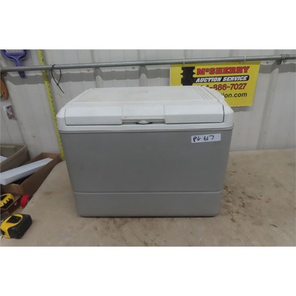 Hot / Cold Camping Cooler 12V with Cord 15" x 17" x 22" 