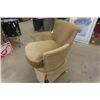 Image 3 : Small Beige Lounging Chair