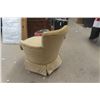 Image 4 : Small Beige Lounging Chair