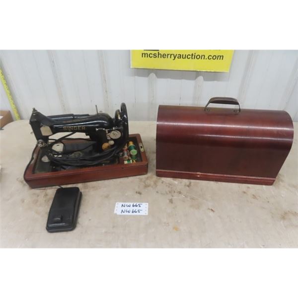 Portable Singer Sewing Machine with Wooden Case