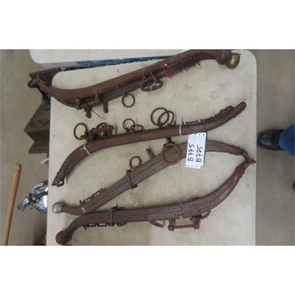3 Pair Metal Horse Hames 