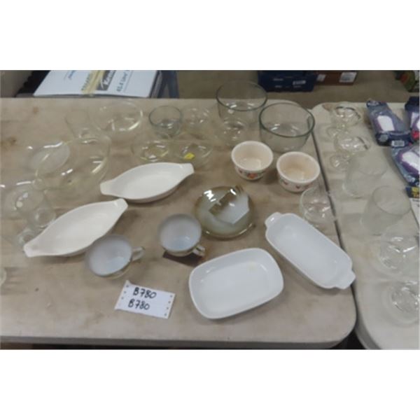Assorted Glassware, Some Pyrex 