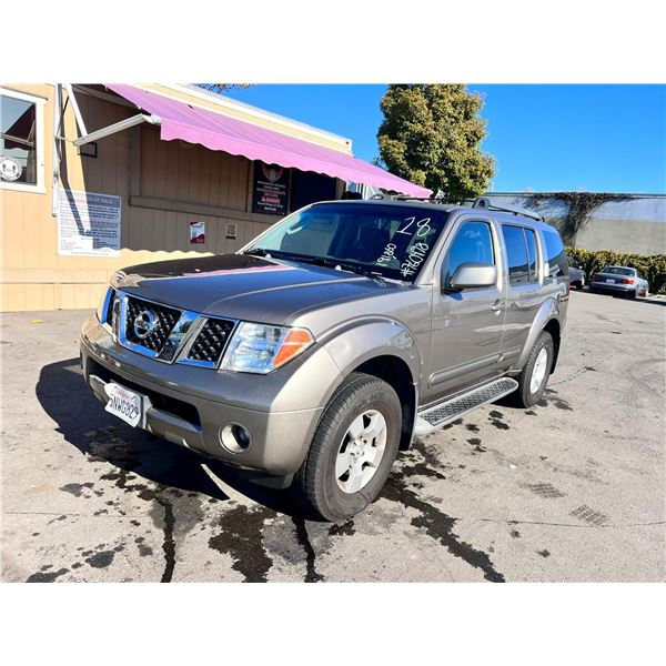 2005 Nissan Pathfinder XE