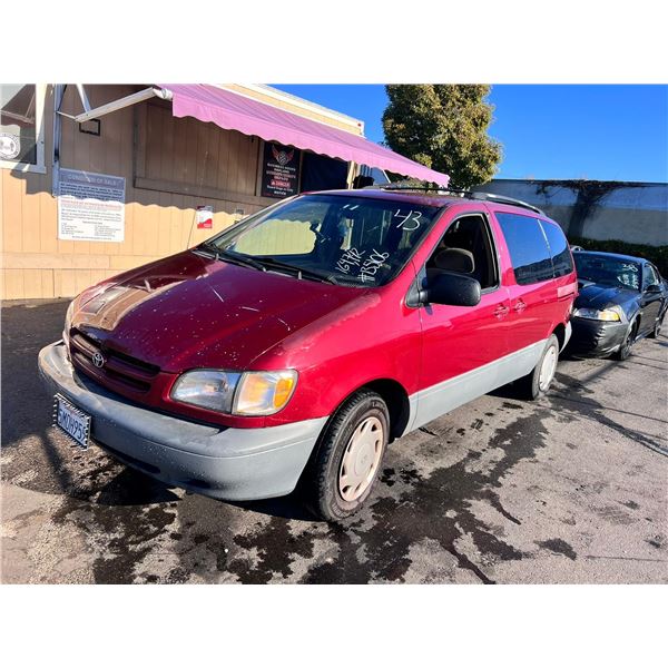 1999 Toyota Sienna LE