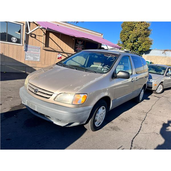 2002 Toyota Sienna CE
