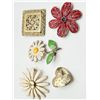 Image 2 : BROOCH COLLECTION , LOOK