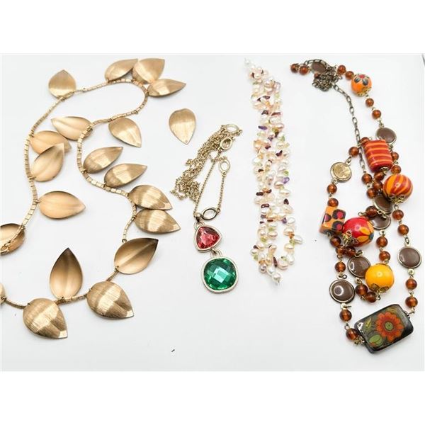 COLOR LOT VINTAGE NECKLACES