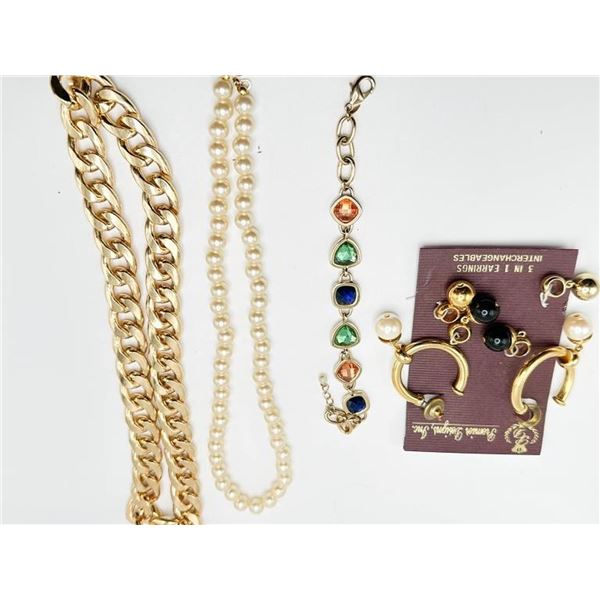 VINTAGE LOT NECKLACES +